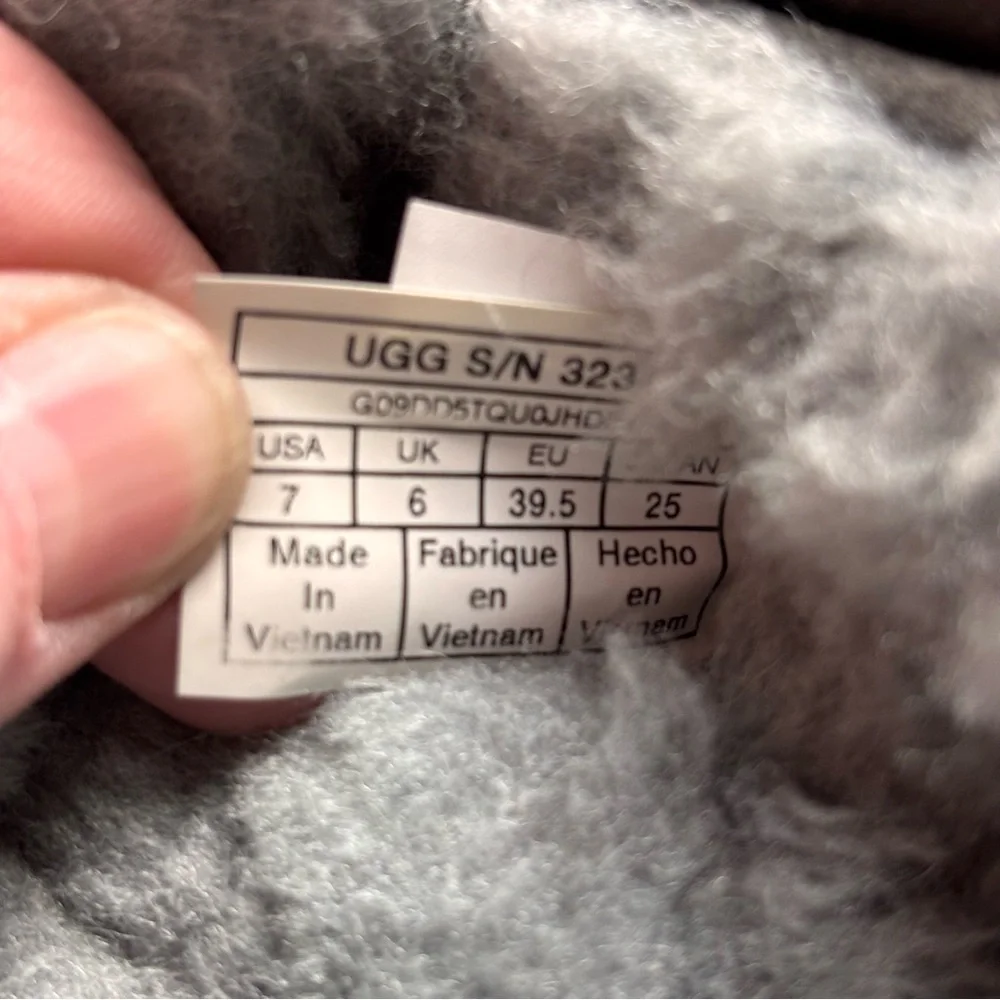 UGG Ascot Gray Wool Slippers w/Wool Fleece Lining – Men’s Sz 7/Women’s 8.5